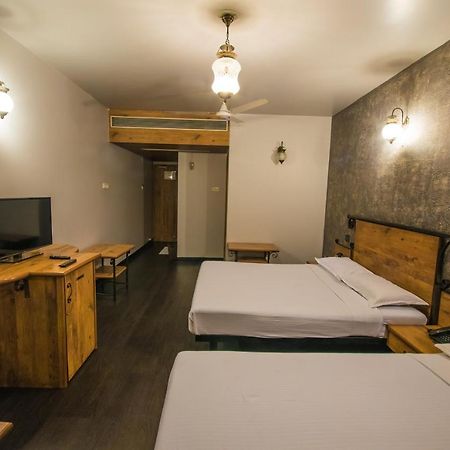 Infiniti Hotel And Spa Indore Buitenkant foto