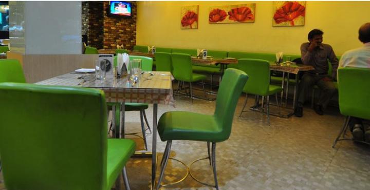 Infiniti Hotel And Spa Indore Buitenkant foto