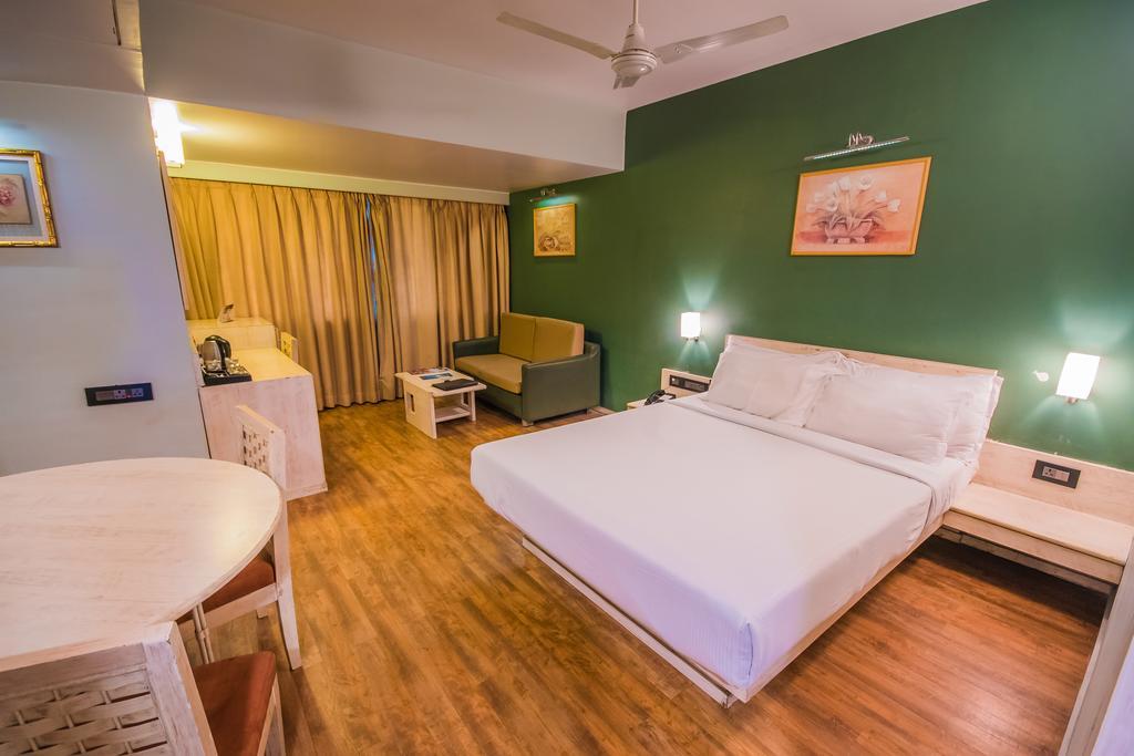 Infiniti Hotel And Spa Indore Buitenkant foto