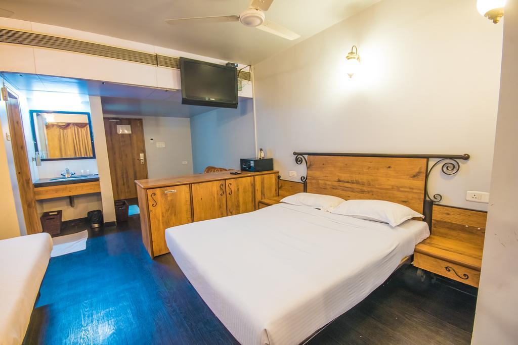 Infiniti Hotel And Spa Indore Buitenkant foto