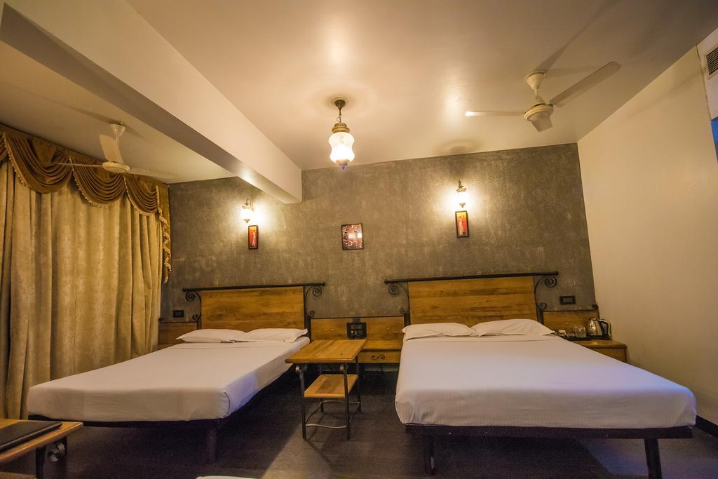 Infiniti Hotel And Spa Indore Buitenkant foto