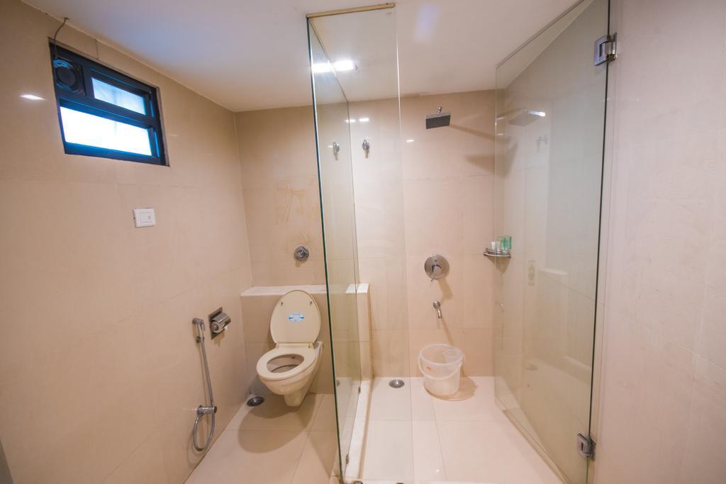Infiniti Hotel And Spa Indore Buitenkant foto