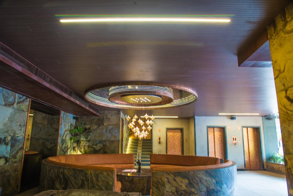 Infiniti Hotel And Spa Indore Buitenkant foto