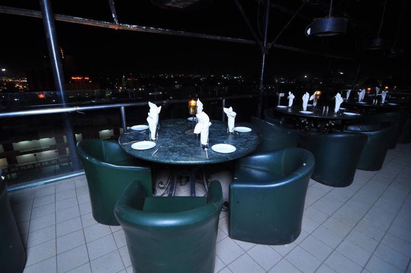 Infiniti Hotel And Spa Indore Buitenkant foto