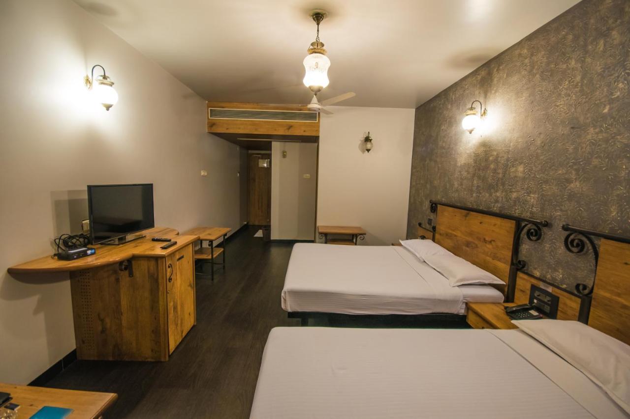 Infiniti Hotel And Spa Indore Buitenkant foto