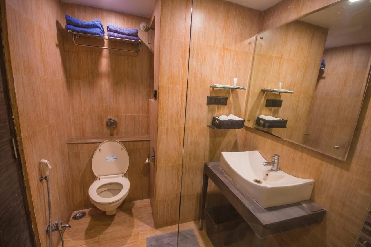 Infiniti Hotel And Spa Indore Buitenkant foto